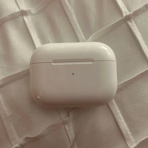 AirPods Pro Charging Case (2nd Generation)